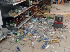 «Я не ту педальку нажала», – автомобилистка объяснила странное ДТП с магазином в Воронежской области