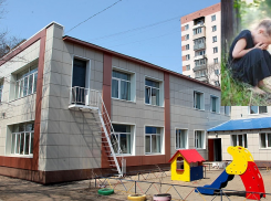 В Воронеже трехлетняя девочка оказалась на улице без одежды
