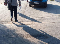 «Грязные» последствия самокатов показали на воронежской улице