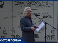 В Кольцовском сквере воронежцы поэтично встретили осень 
