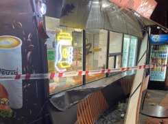 Протаранил киоск, терминал и авто: обнародованы подробности страшного ночного ДТП в Воронеже 