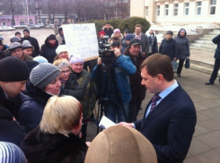 Предприниматели Центрального рынка Воронежа митинговали у областного парламента