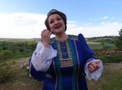 Заслуженная артистка Воронежской области оригинально поздравила с «Днем России»