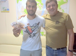 В Воронеже задержали первую «карусель»: на Левом берегу за кандидата Сергеева раздавали по 500 рублей