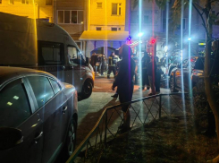 Ночная эвакуация людей из воронежской многоэтажки попала на видео 