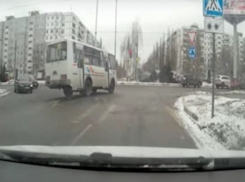 Дерзкое нарушение воронежского маршрутчика попало на видео