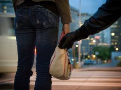 В Воронеже прохожий спас женщину от грабителя 