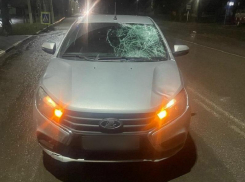 Перебегавшего через дорогу парня сбил воронежец на LADA Vesta - опубликовано фото последствий