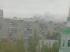 Пожар на рынке в Воронеже приехали ликвидировать три отделения МЧС