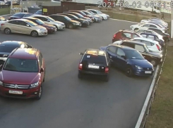 Автоновичок выбил тройной «страйк» на воронежской парковке