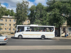 Единственный автобус с кондиционером колесит по Воронежу с открытыми окнами