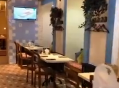 Пустое кафе в эпоху QR-кодов сняли на видео в Воронеже 
