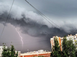 О ливне с грозами и градом предупредили в воронежском МЧС