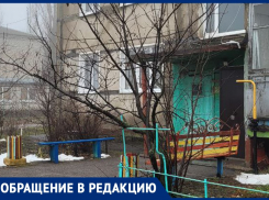 «Все на плечах жителей», – безразличие УК привело 40-летний дом в убогое состояние