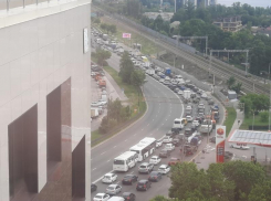 Массовое ДТП с перевёртышем собрало колоссальную пробку в Воронеже 