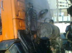 В Воронеже в Железнодорожном районе загорелся «Камаз»