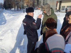 Православные отбили активиста от полиции на митинге в Воронеже