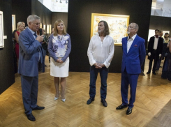 Что происходило на открытии выставки Никаса Сафронова в Воронеже