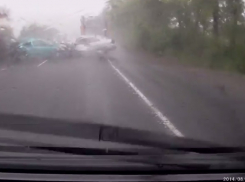 В сети появилось видео ДТП с пятью авто на трассе «Нововоронеж-Воронеж»