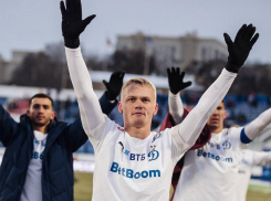 Игрок московского «Динамо» неожиданно высказался о состоянии поля на стадионе в Воронеже