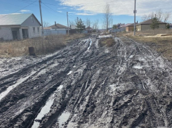 Лютую весеннюю распутицу запечатлели в жилом массиве под Воронежем