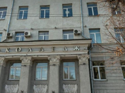 Часть потолка обрушилась в воронежском колледже