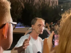 Игоря Пахачева, помогавшего спасать людей из взорвавшегося воронежского автобуса, назвали героем недели