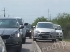 Глумлением над обочечником попало на видео в Воронеже