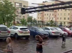«Это полная профнепригодность коммунальщиков», – водяные развлечения детей попали на видео в Воронежской области