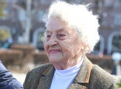 99-летняя «железная бабушка» села за штурвал СУ-34 в Воронеже