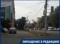 Власти Воронежа не могут защитить тротуар от назойливых автомобилистов