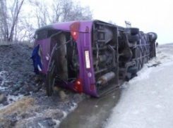 В Воронежской области при аварии автобуса пострадали 3 человека