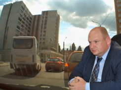 Автобус депутата Крутских показал себя королём дороги в Воронеже