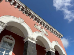 Губернатор Александр Гусев оценил состояние Дома офицеров в центре Воронежа