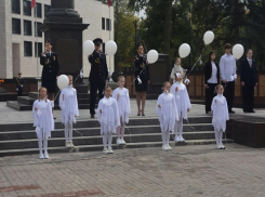 Воронежцы почтили память погибших воинов: в городе прошла акция «Дни Белых Журавлей»