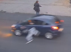 На видео попало, как «Опель» насмерть сбивает 28-летнего воронежца у парка «Танаис»