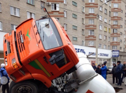 «РВК-Воронеж» продолжает ремонт коллектора, куда провалилась бетономешалка  