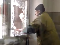 Эпичный побег запертого в супермаркете вора сняли в Воронеже