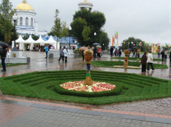В Воронеже на Советской площади установили турникеты и ограждения