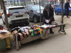 Разбиты, но не сломлены: уличные торговцы продолжают захватывать Кольцовскую в Воронеже