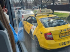 Губернатор Гусев запретил мигрантам работать в воронежских маршрутках и такси