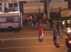Спасение сбитого пешехода бригадой скорой помощи попало на видео в Воронеже 