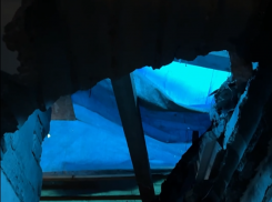 Многоэтажный потоп через дыру в крыше показали в Воронеже 