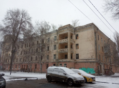 Воронежцы заметили до сих пор открытый полукруглый дом на Депутатской