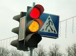 В Богучаре на опасном перекрестке дорог установили светофор