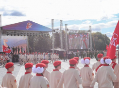 Масштабный Парад юнармейцев сняли на фото и видео в Воронеже