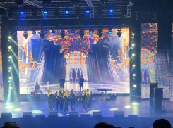 Красотка из Soprano стянула пиджак с поклонника на концерте в Воронеже