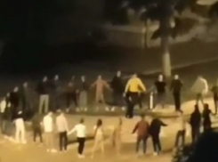 Странный ритуал выпускников элитной гимназии сняли в Воронеже 