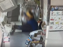 Женщина украла деньги в магазине из своей же кассы в Воронеже