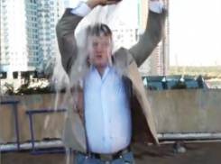 Депутат Государственной Думы Олег Пахолков облился ледяной водой